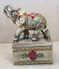 TLQ136     Сувенир Слон с золотыми ушами и мелкими стразами - шкатулка   H*L*W=10*6*6см